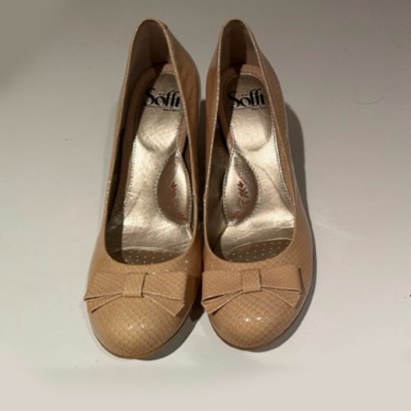 New beautiful cream Sofft heels with front bow, textured finish. Sz 7.5 - Picture 1 of 5